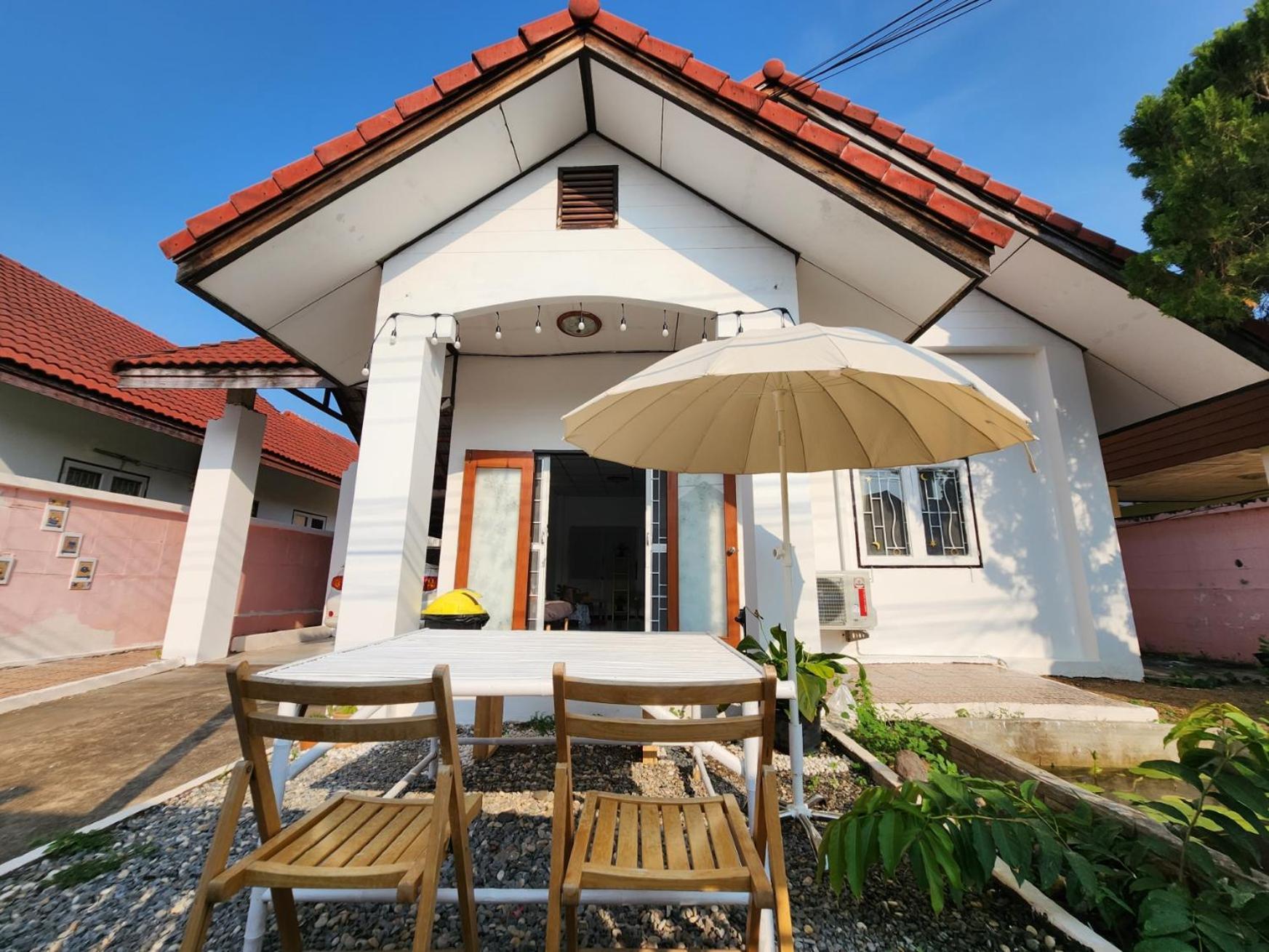 Good Vibe House Sattahip Villa Bagian luar foto