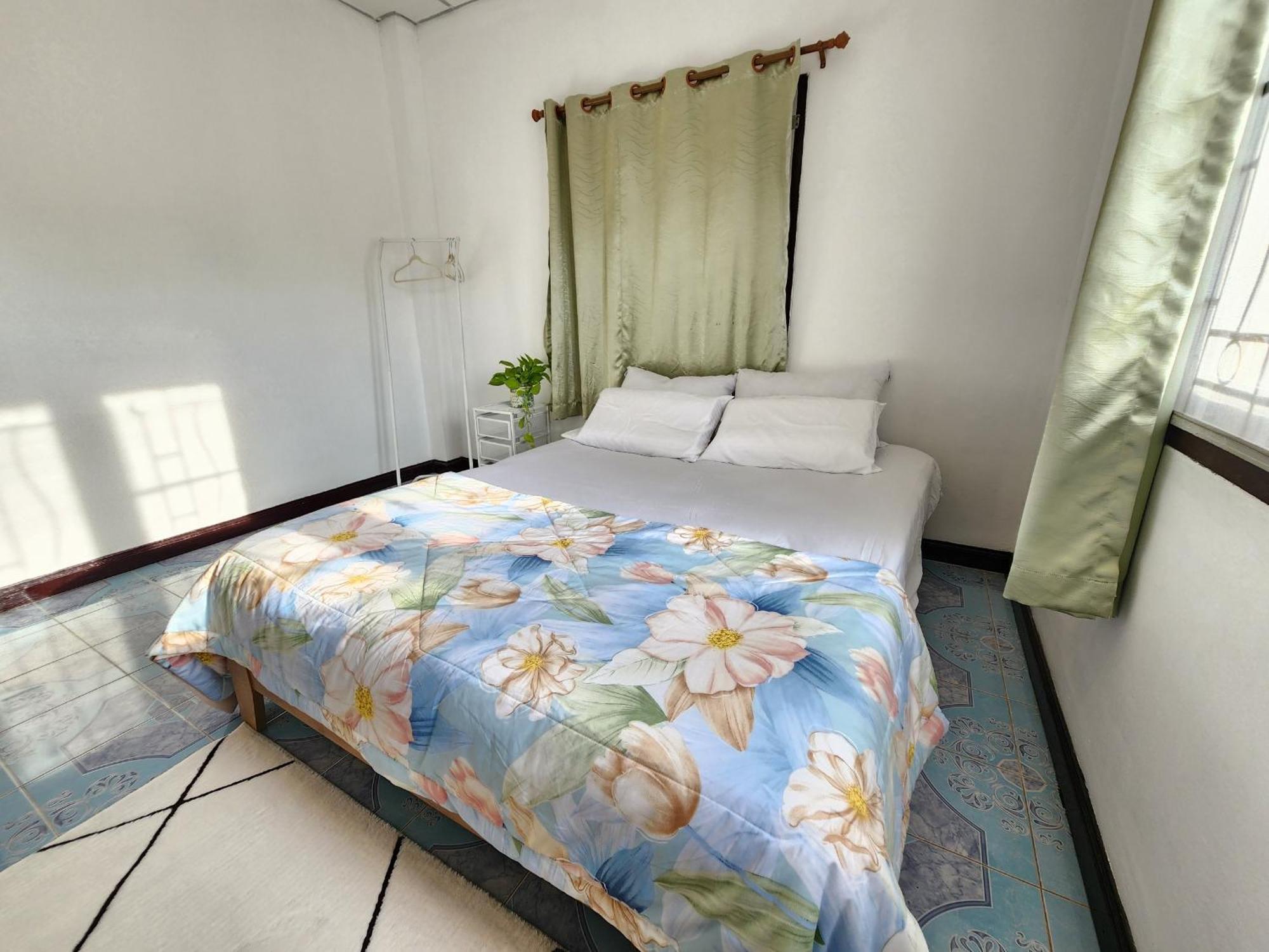 Good Vibe House Sattahip Villa Bagian luar foto